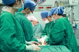 11岁女孩肚子20天疯长10斤如孕妇！这种癌她还能生育吗？图片