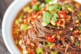 蕨根粉好吃，却可能致癌，你知道吗？真相一定让你吓一跳图片
