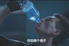 僵尸喝血为生，喝了蒸馏水会中毒而死视频封面
