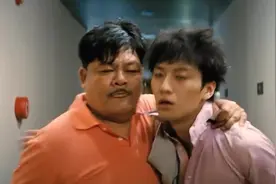 乔任梁开兰博基尼挡住别人的车，对方说你有钱你先走