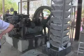 保存完好的古董机器，还能正常运行