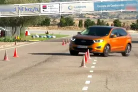 大众途观和福特锐界谁的操控性能更好呢？来个麋鹿测试就知道了