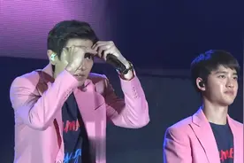 朴灿烈很多时候和都暻秀同框 这身高差有点萌视频封面