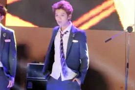 鹿晗在EXO那段时间简直是颜值巅峰 这个舞他好久没跳过