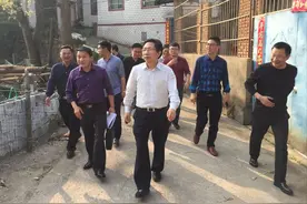 黎作凤实地调研珍珠山公园项目建设图片