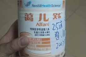 新生儿术后被喂过期奶致病情反复？医院：有差错，未影响病情图片