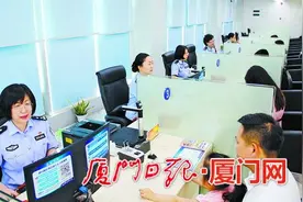 市民办证“只跑一次” 厦门出入境全面施行新制度图片