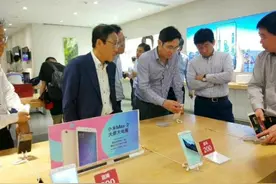 三星李在镕深圳出差 顺便逛了小米之家图片