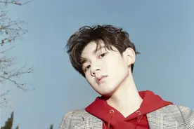 王源登杂志五月刊封面 展别样时尚风范图片