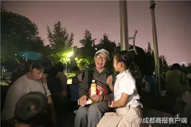 传奇！85岁老爷爷每周五从眉山到川大练英语口语  坚持14年从未间断图片