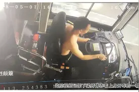 广州一公交司机赤膊开车 看似不雅背后原因暖心图片