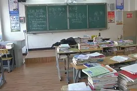 贵阳15岁女孩被老师踢伤下体 只因上课玩手机？老师和校方是这样回应的……图片