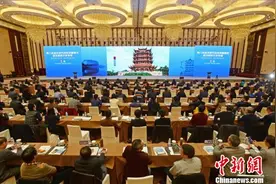 武汉纺织大学及校友助力武汉打造中国时尚名城图片