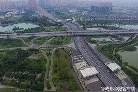 成都绕城高速整治期间通行能力下降 货车请错峰出行图片