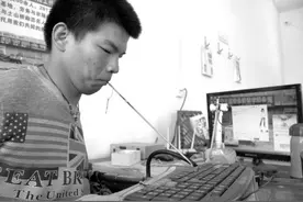 济宁一脑瘫小伙了不起 用嘴折纸获吉尼斯记录图片