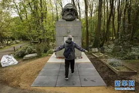 记者手记：无问西东 未来已来——拜谒伦敦马克思墓图片