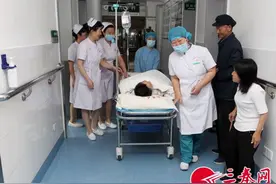 13岁男孩双下肢重度畸形病情罕见图片