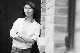 牛！这个崇明女子用一张纸，折服爱马仕~图片