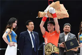 问鼎世界第一！祖籍成都小伙邱建良谈自由搏击靠的不仅是拳头图片
