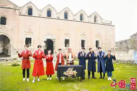 《二十四小时》林志颖余文乐比拼 胡一天挑战滑翔伞图片