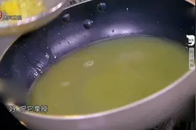 没有榨汁机，一把叉子也可以做出纯纯的橙汁，关键是很简单视频封面