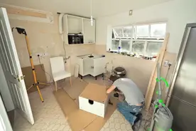 10分钟看完厨房改造全过程，不要装修公司你自己能不能搞定！