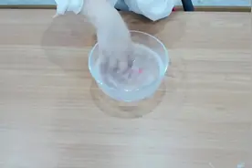 新买的牛仔裤一洗就掉色怎么办？这样处理一下穿10年都不会掉色！视频封面