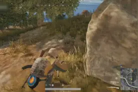 绝地求生：决赛圈碰到斗鱼游戏主播，小哥机智偷袭吃鸡，队友服了视频封面