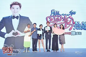 [EXO][新闻]160615 《黑粉》现场被要求摆性感pose，灿烈宝宝羞红脸图片