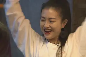 包文婧闺蜜聚餐，饺子一句话令妈妈倍儿有面子，包文婧都乐开了花