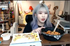 小姐姐吃饭，颜值高吃饭就是漂亮