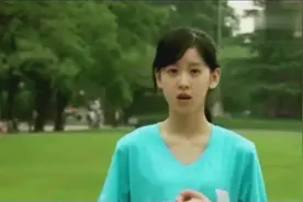 奶茶妹妹章泽天紧挽刘强东甜蜜合影 小鸟依人满眼崇拜视频封面