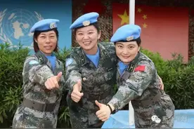 昔日阅兵女神赴利比里亚维和图片