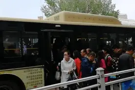 哈站南北广场的摆渡车，半年多利用率很高，关键是免费，点个赞吧视频封面