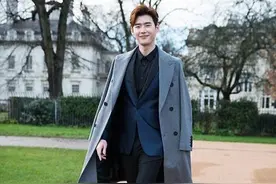 李钟硕伦敦上演绅士的品格 新剧演复古最潮时尚达人图片