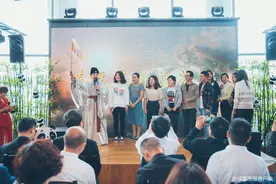 春暖花开耍成都｜郑州西安客人组团游成都 “熊猫专列”今日抵蓉图片