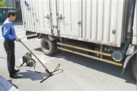 200元！杭州开出首张尾气超标现场罚单图片