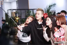 张碧晨回望成长 彰显认真的音乐态度图片