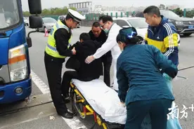 有惊无险！司机驾驶途中突发疾病，佛山交警救助及时图片