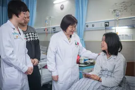 翻版“林俊杰”用音乐给病人做心理按摩，他的歌声唱哭了癌症病人图片