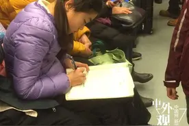 我国中小学课业压力仍繁重 看国外学生如何做作业图片