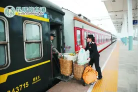 最接地气的绿皮火车图片