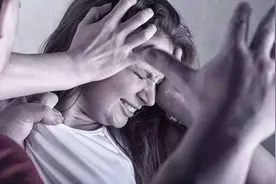 坑爹？父亲为护女儿将其男友刺伤，结果他们结婚了图片