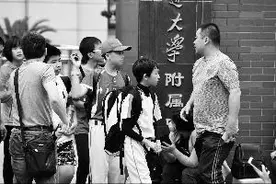 京小升初特长生考试热度不减 家长半夜排队等号图片