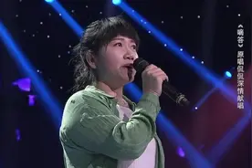 《嘀嗒》的原唱侃侃现场深情演唱图片