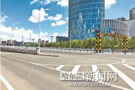 下桥处设专用车道掉头右转可去往上江街方向图片
