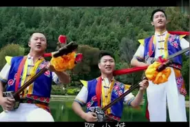 超好听的大理民歌：《弦子弹到你门前》