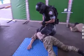 点赞！特警全封闭式训练，练就快速处突反应能力