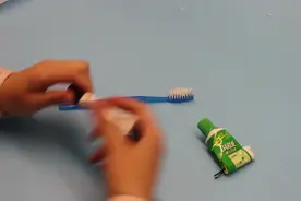 教你轻松清洗掉马克笔画到衣服上的污渍！还不知道的快来试试！