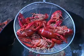 小龙虾还可以这样吃？越吃越爽，1人啃4斤，根本不够吃